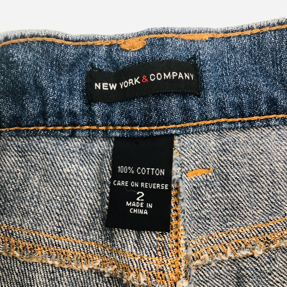 [New York & Co] Distressed Hi-Rise Cut Off Shorts - Picture 4 of 6